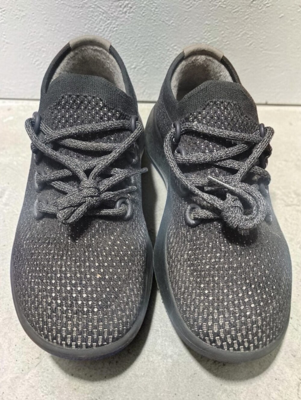 Women's Size 10 ALLBIRDS Knit Sneakers in Charcoal Gray